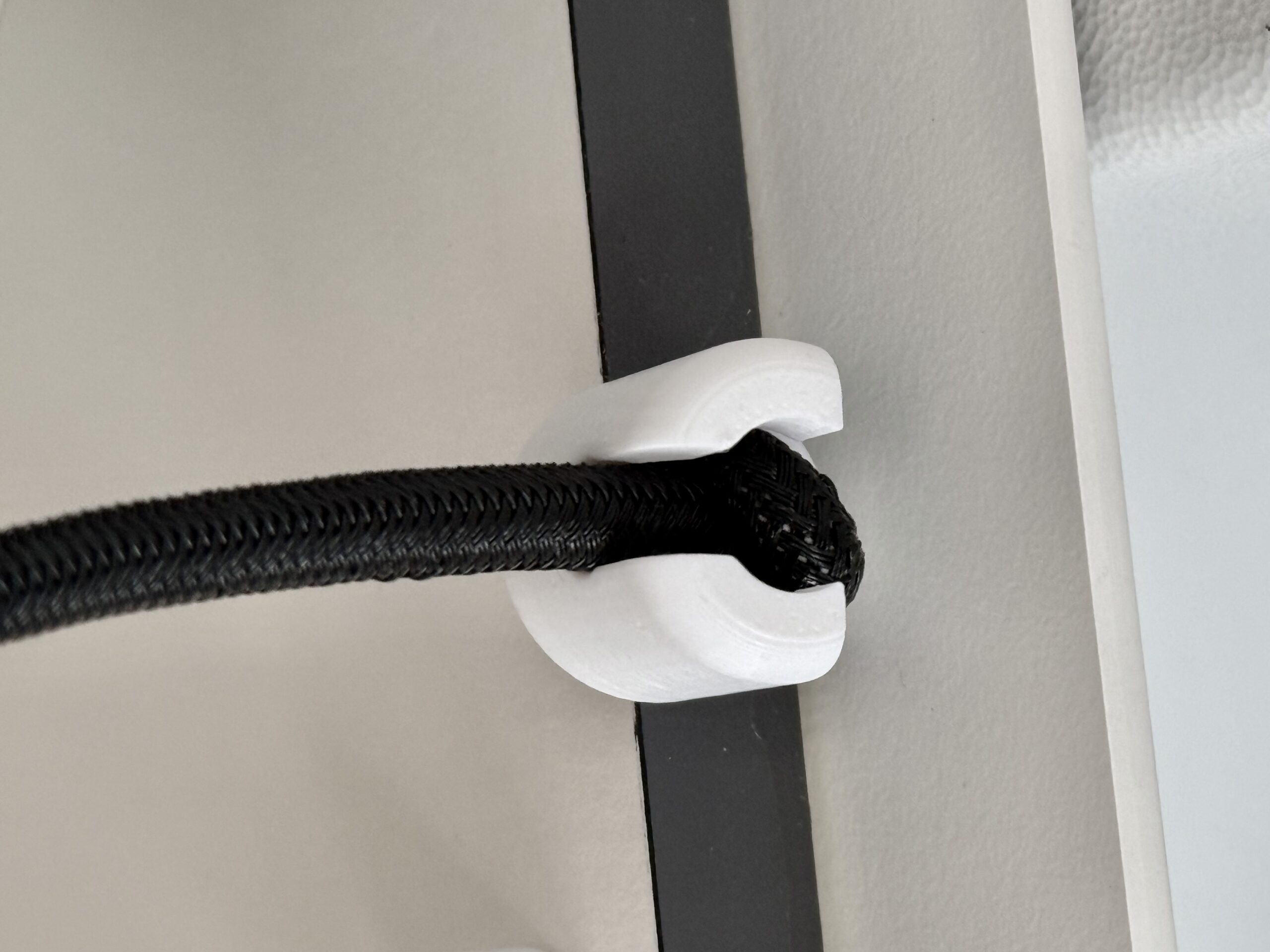 Gummiband-Halter seitlich