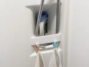 Duschhalter & Schlauchfixierung für Adria Twin mit Schwenkbad