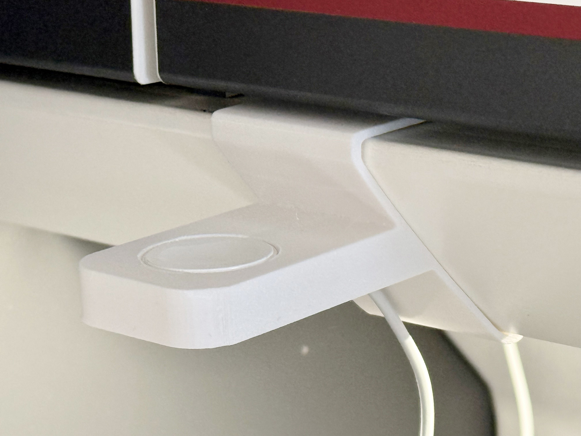 Camperfixx WatchDock – Apple Watch Halter für Adria Schrankprofil (bis Bj. 2024)