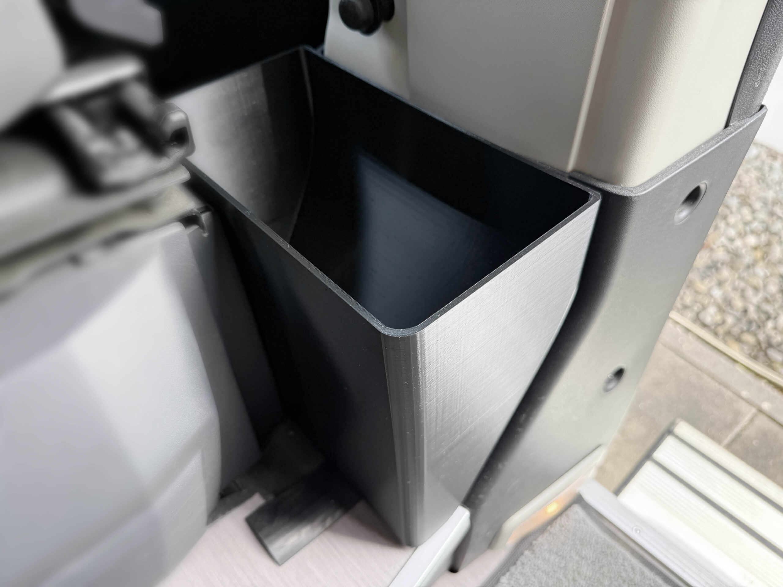 Camperfixx B-Säulen-Box – Stauraum für Fiat Ducato