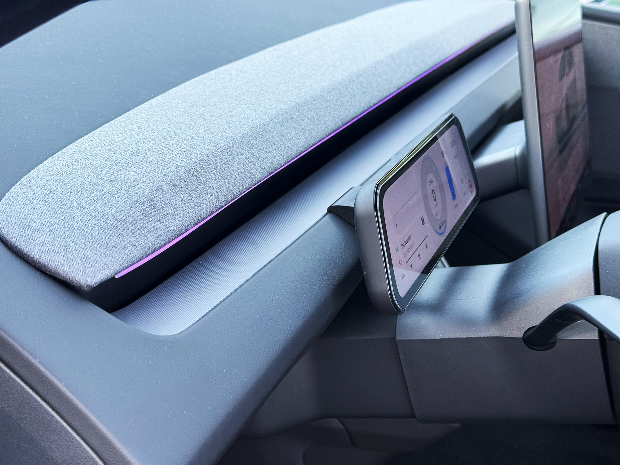 S3XY Dash Halter Tesla Model Y Juniper Standard & Premium | StealthMount | Lüftung und S3XY LED frei | Lenkrad voll verstellbar – Bild 12