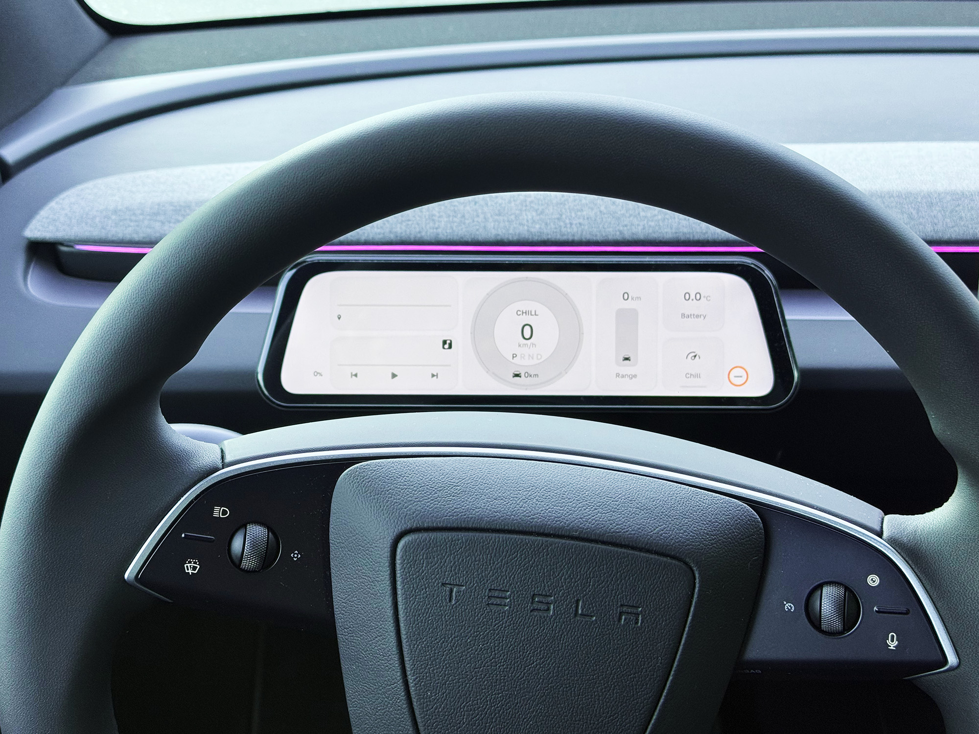 S3XY Dash Halter Tesla Model Y Juniper Standard & Premium | StealthMount | Lüftung und S3XY LED frei | Lenkrad voll verstellbar – Bild 11