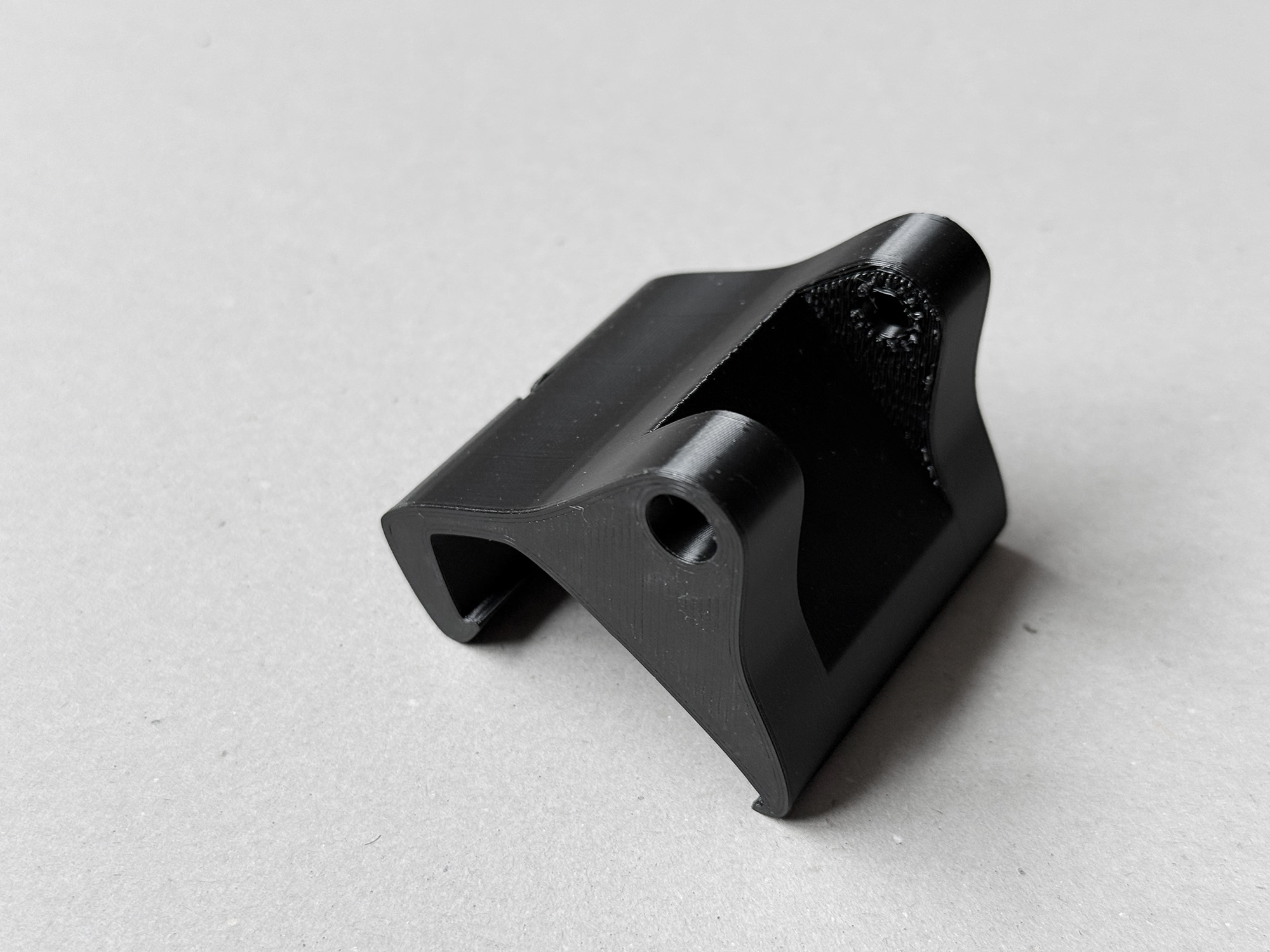 S3XY Dash Halter Tesla Model Y Juniper Standard & Premium | StealthMount | Lüftung und S3XY LED frei | Lenkrad voll verstellbar – Bild 7
