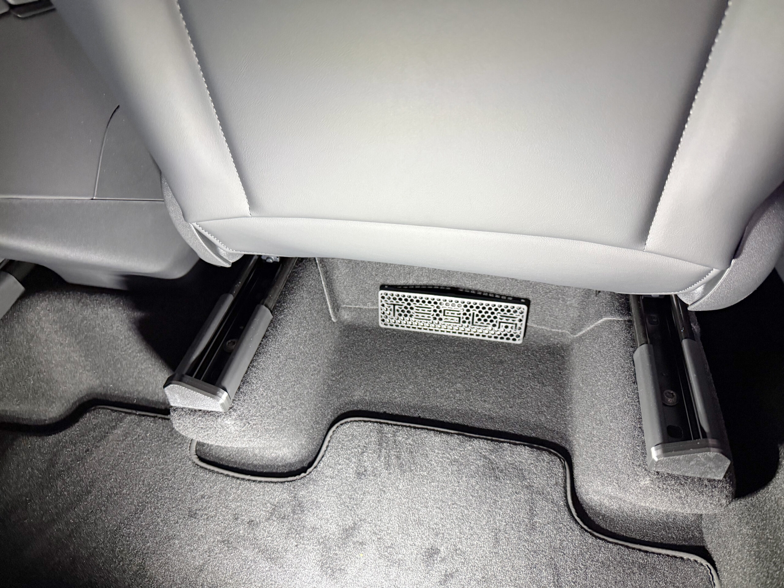 Tesla Model Y Standard Rear Air Vent Covers – Set of 2, 2025/2026 - Image 3